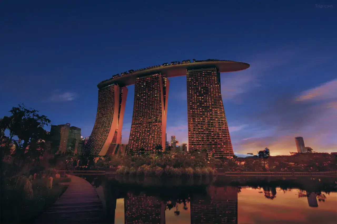 Marina Bay Sands, Singapore — rooftop SkyPark above the Marina Bay waterfront