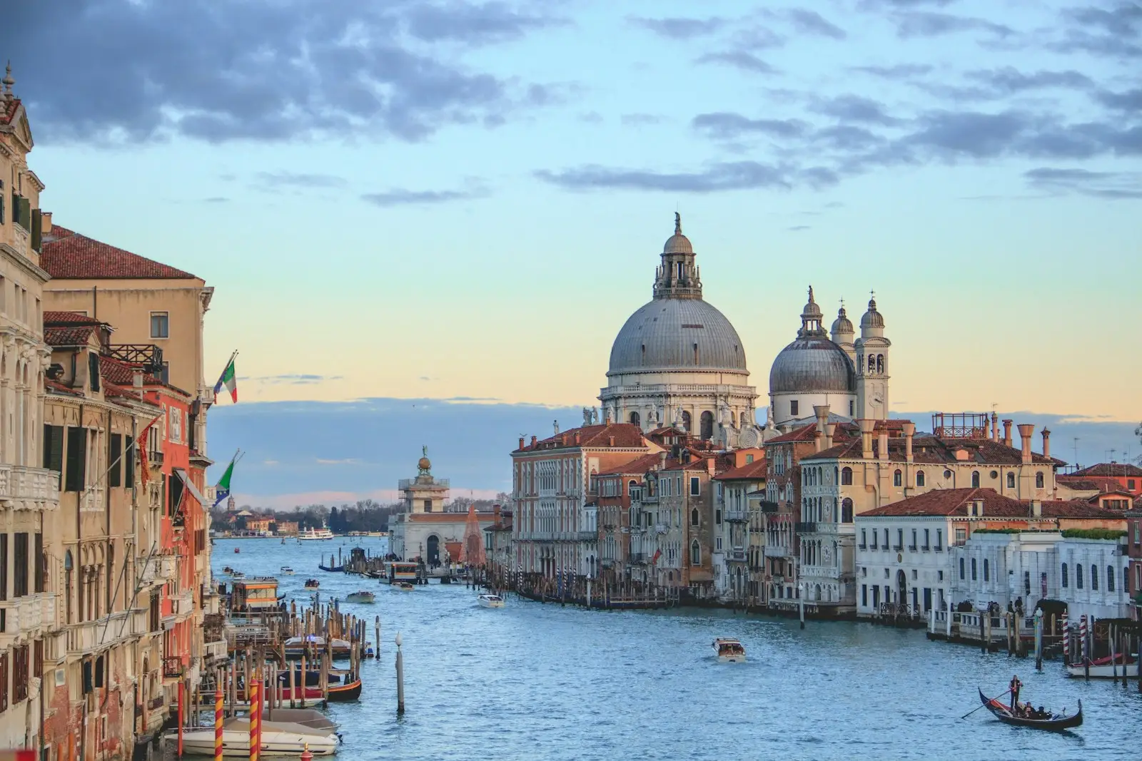 Italian hotel courtyard at dusk — where the tourist tax is collected, in cash, at checkout